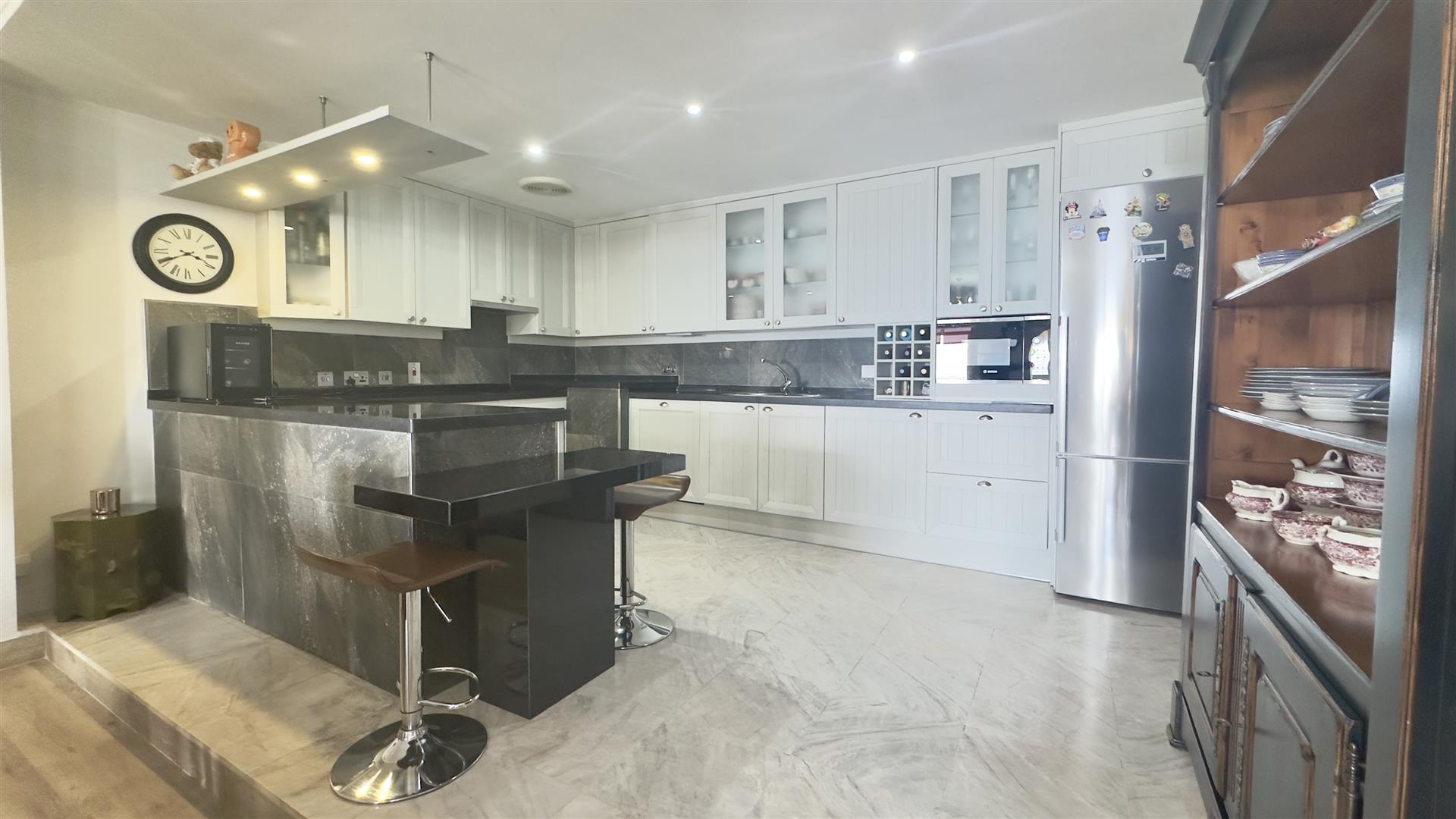 Image of Apartment - 2 Bedrooms - 2 Bathrooms for Sale in South District-Gibraltar, Image 9